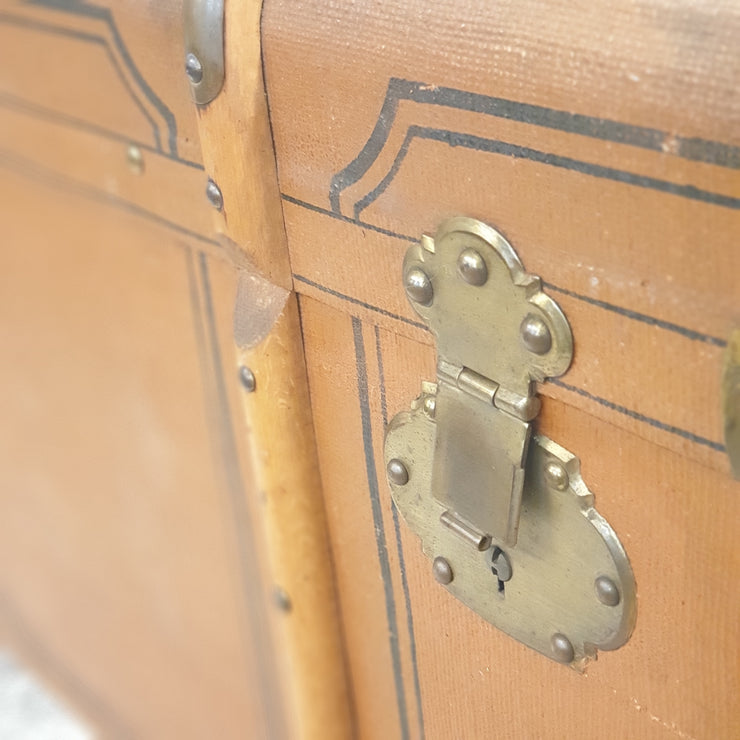 vintage-industrial-truhe-bank-sideboard